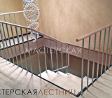 Лестница на второй этаж с перилами. Классика-6